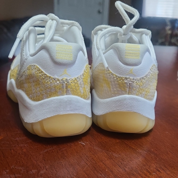 Jordan 11 Retro Low Yellow Snakeskin - Picture 5 of 6
